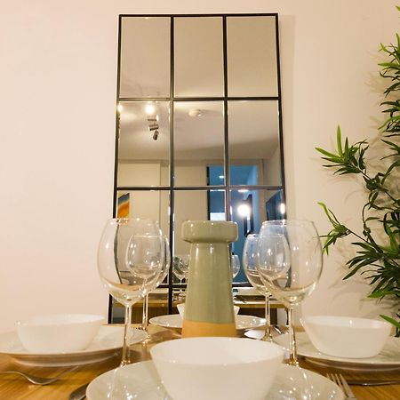 Plenty Of Parking Available; 3 Bedroom Apartment By Property Promise Кардиф Екстериор снимка