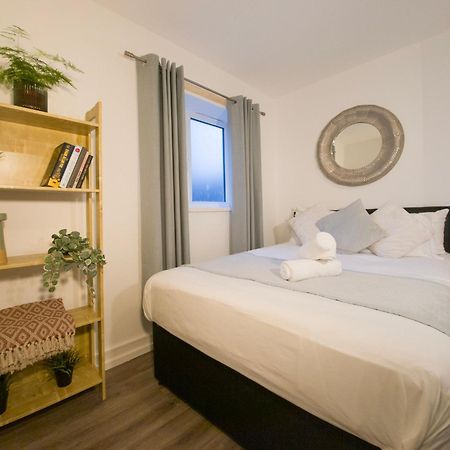Plenty Of Parking Available; 3 Bedroom Apartment By Property Promise Кардиф Екстериор снимка