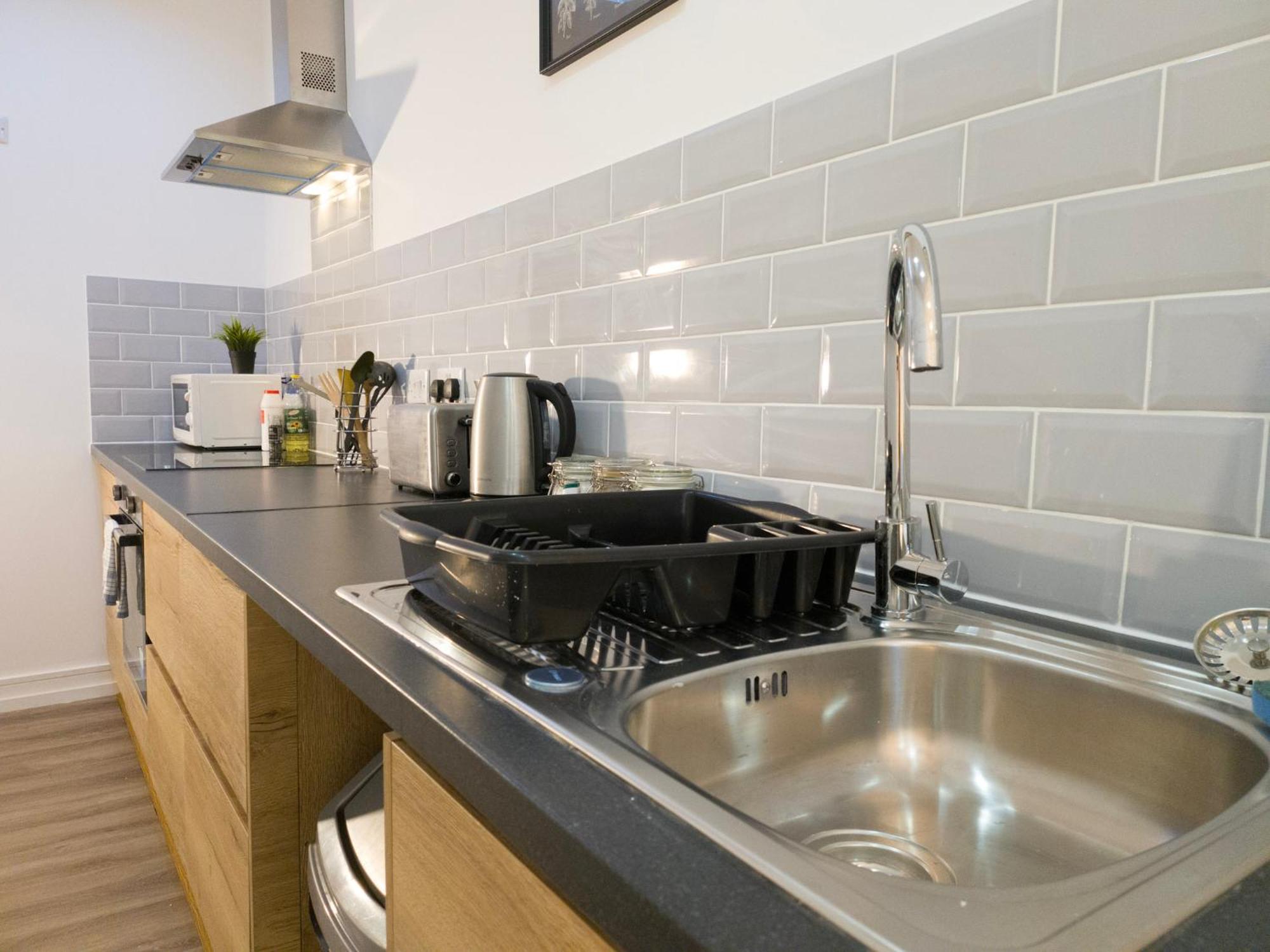Plenty Of Parking Available; 3 Bedroom Apartment By Property Promise Кардиф Екстериор снимка