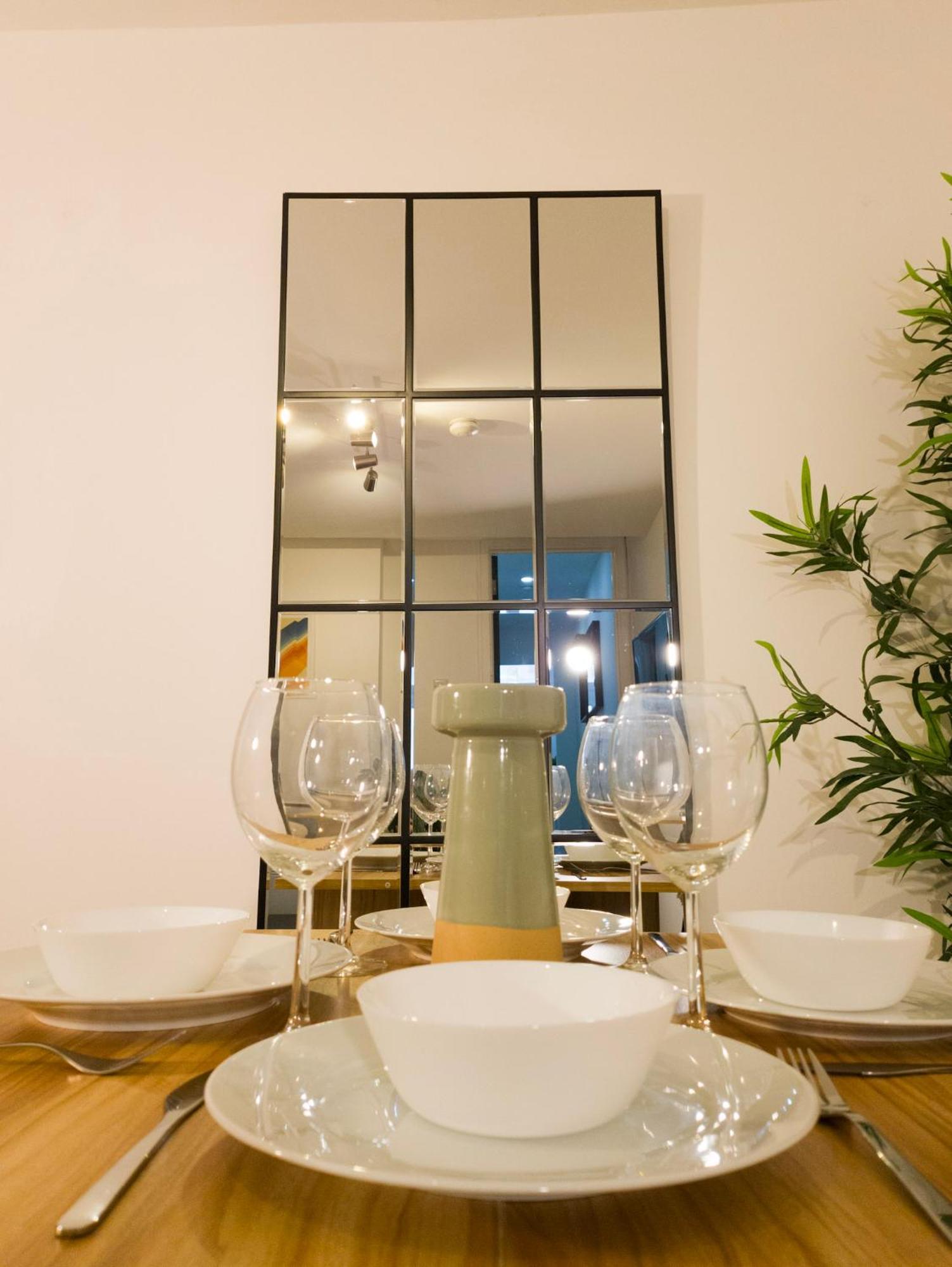 Plenty Of Parking Available; 3 Bedroom Apartment By Property Promise Кардиф Екстериор снимка