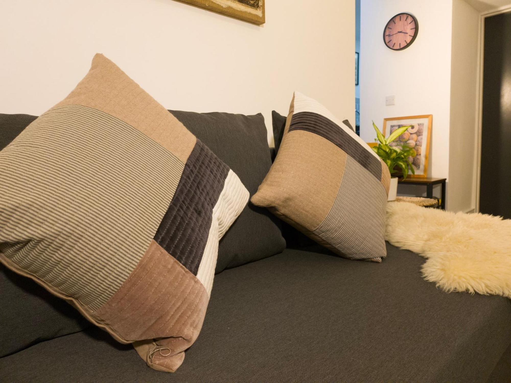 Plenty Of Parking Available; 3 Bedroom Apartment By Property Promise Кардиф Екстериор снимка