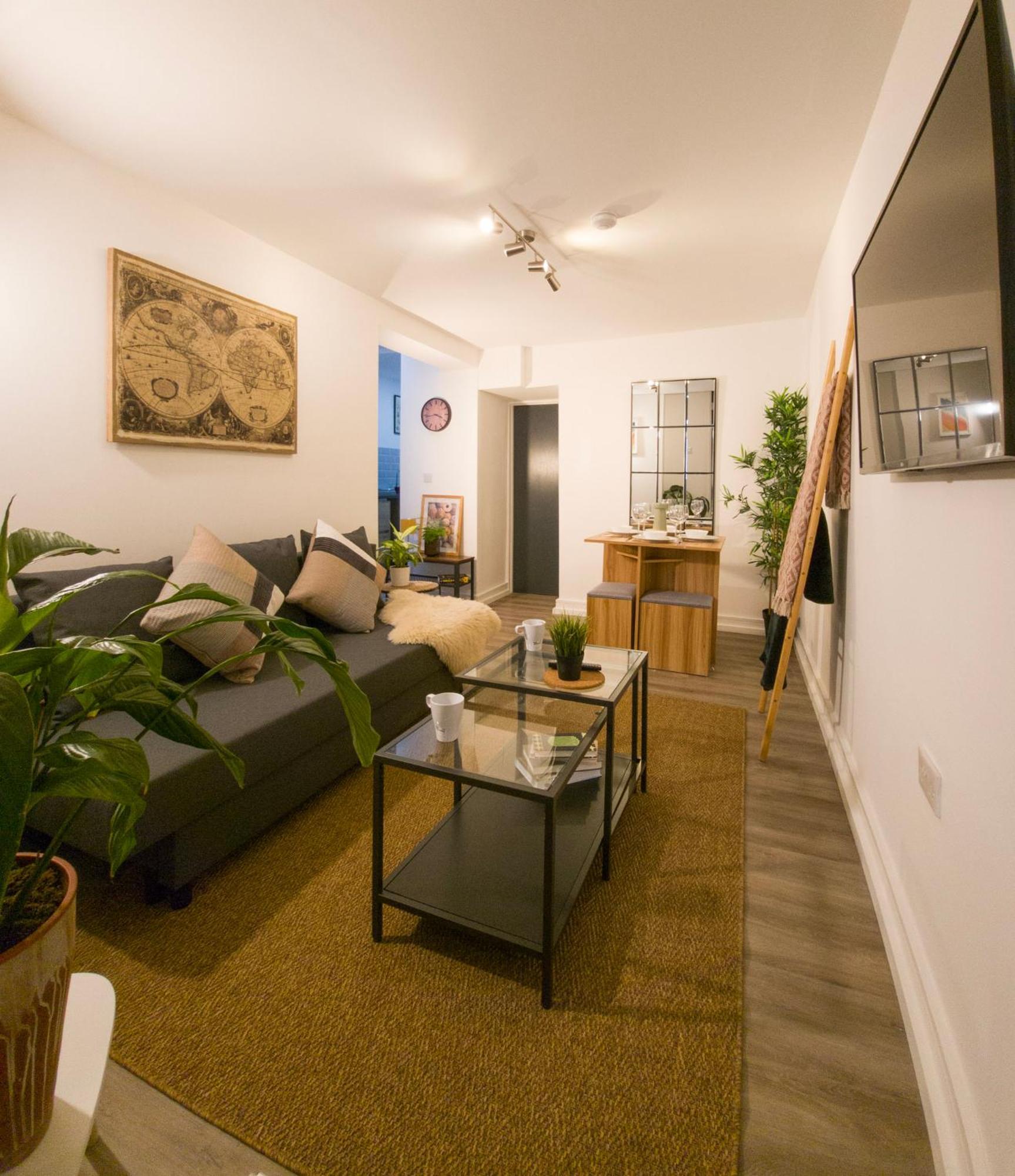 Plenty Of Parking Available; 3 Bedroom Apartment By Property Promise Кардиф Екстериор снимка
