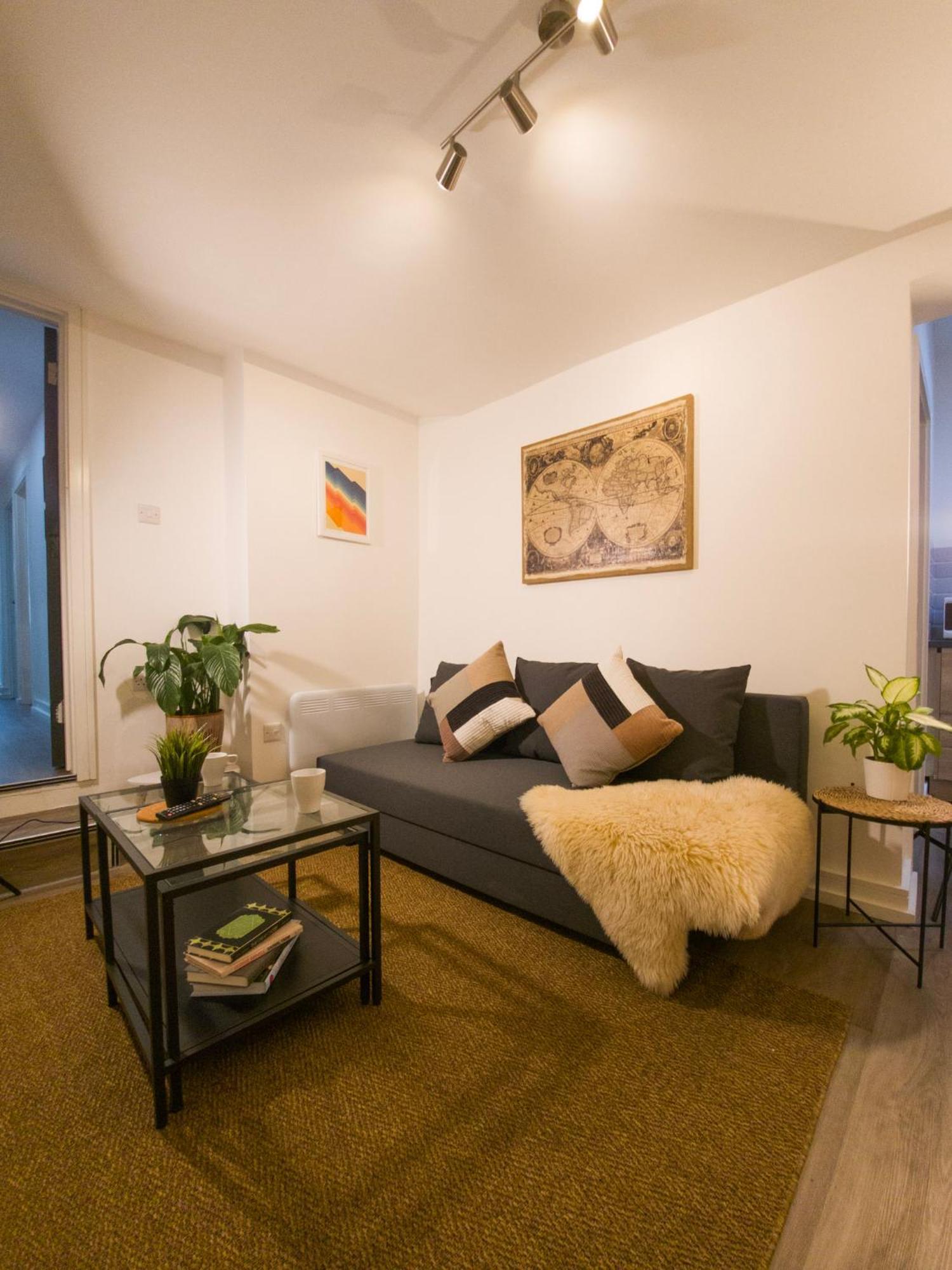 Plenty Of Parking Available; 3 Bedroom Apartment By Property Promise Кардиф Екстериор снимка