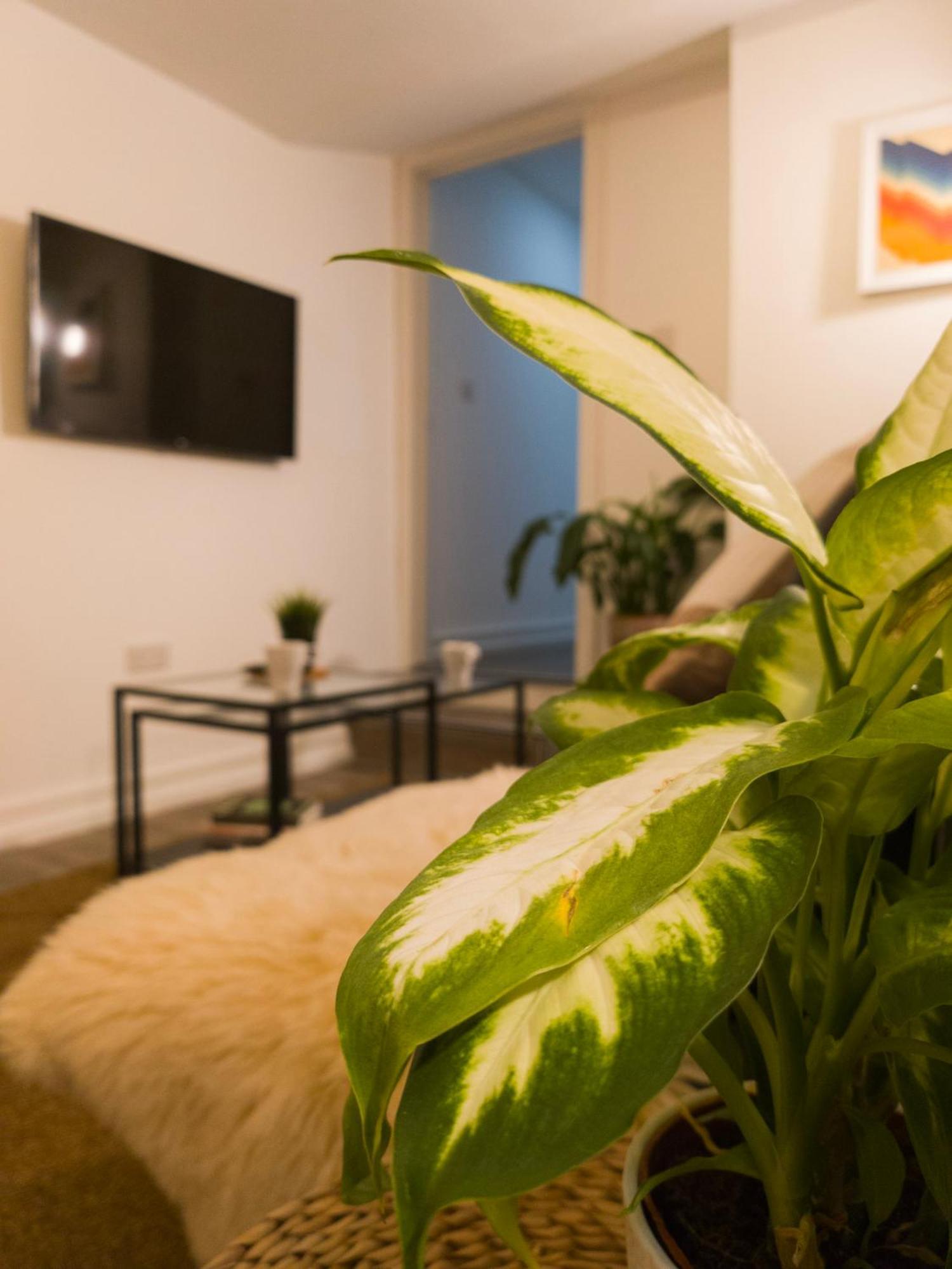 Plenty Of Parking Available; 3 Bedroom Apartment By Property Promise Кардиф Екстериор снимка