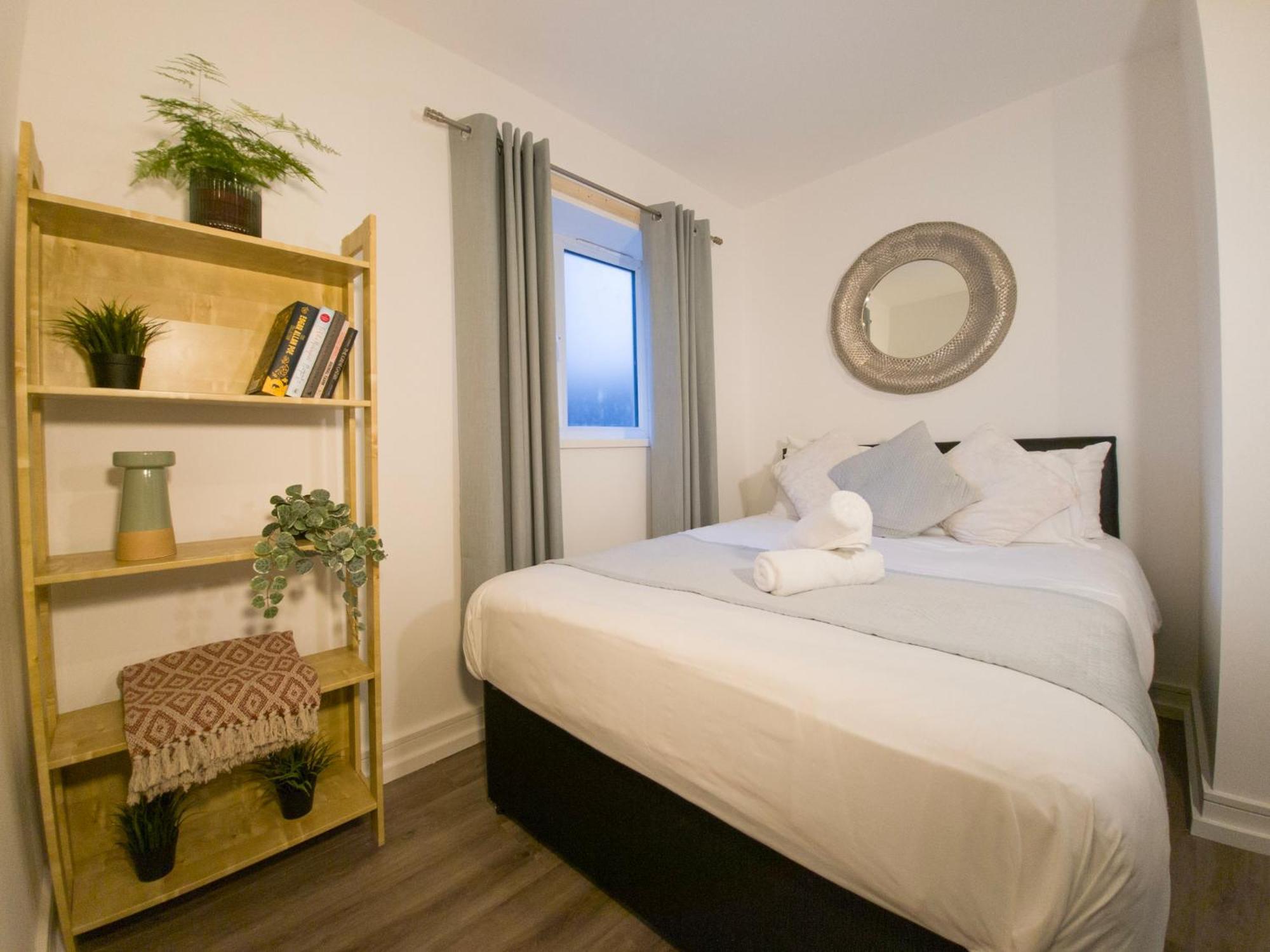 Plenty Of Parking Available; 3 Bedroom Apartment By Property Promise Кардиф Екстериор снимка