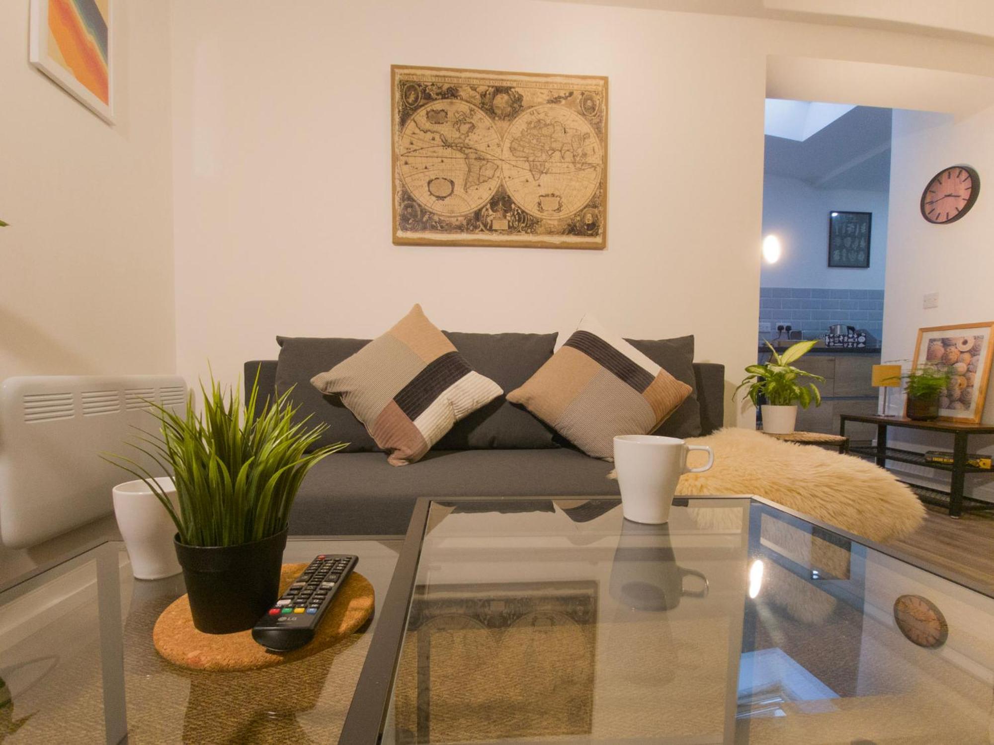 Plenty Of Parking Available; 3 Bedroom Apartment By Property Promise Кардиф Екстериор снимка