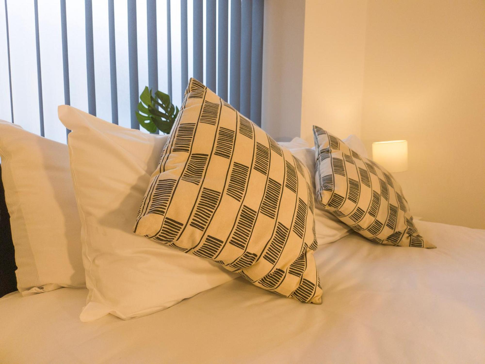 Plenty Of Parking Available; 3 Bedroom Apartment By Property Promise Кардиф Екстериор снимка